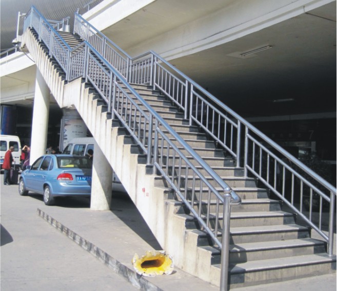 泰州不銹鋼復(fù)合管防撞護(hù)欄 泰州不銹鋼復(fù)合管防撞護(hù)欄